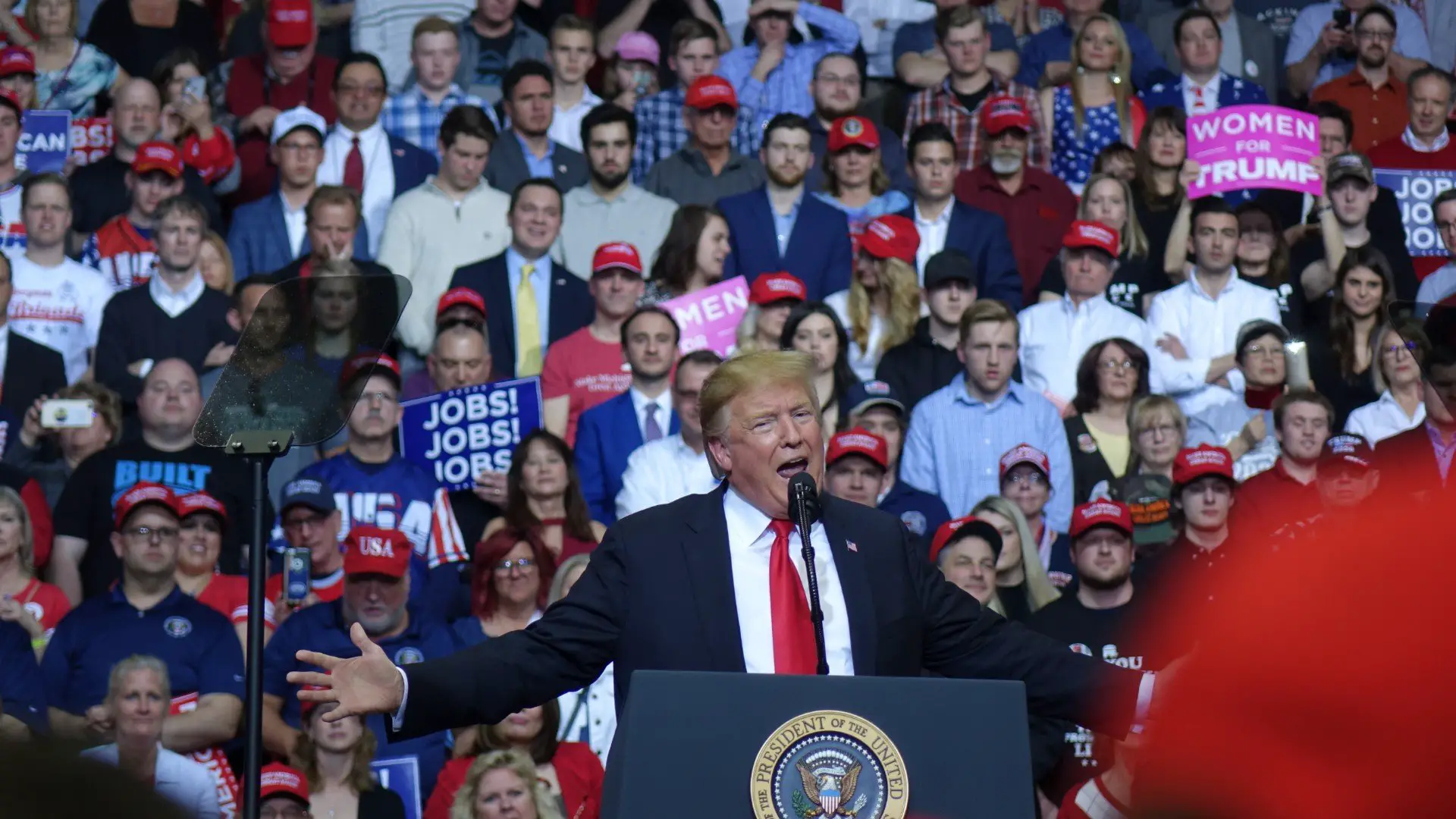 President Donald Trump holds 2020 campaign rally in Grand Rapids ...
